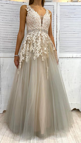 Abito in Tulle Ricamato