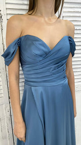 Abito Scollo Omerale in Raso