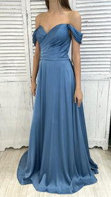 Abito Scollo Omerale in Raso