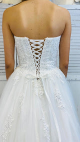 Abito da Sposa Scollo a Cuore by ViaMontenapoleone