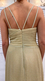 ABITO ORO CON GONNA PLISSETTATA