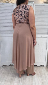 Tuta Curvy con Corpetto Ricamato e Pannello in Voile