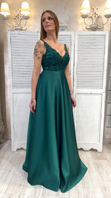 Abito con Corpetto in Pizzo e Gonna in Raso by ViaMontenapoleone